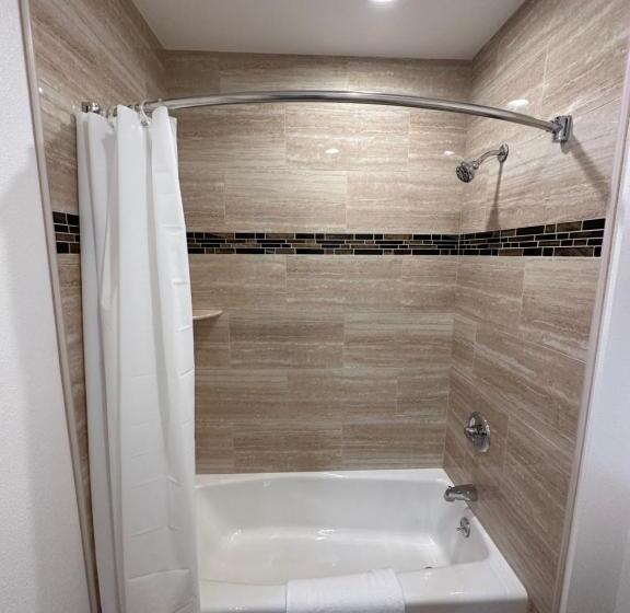 Люкс Повышенной Комфортности, Town And Country Inn