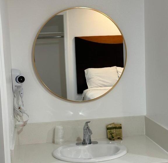 סוויטה דלוקס, Town And Country Inn