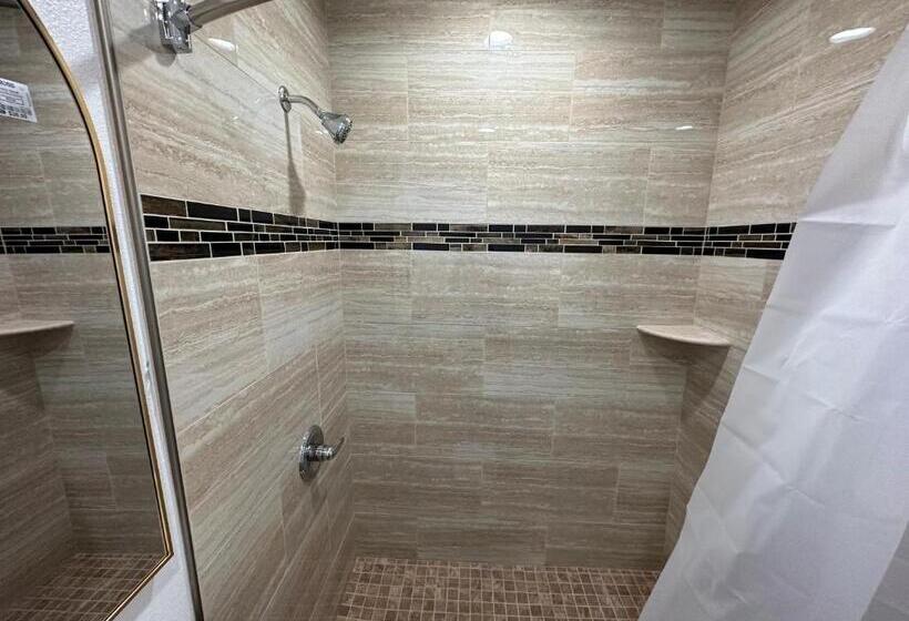 חדר סטנדרט עם מיטת קינג, Town And Country Inn