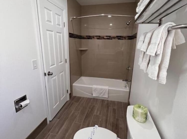 Номер Стандарт 2 Двуспальные Кровати, Town And Country Inn