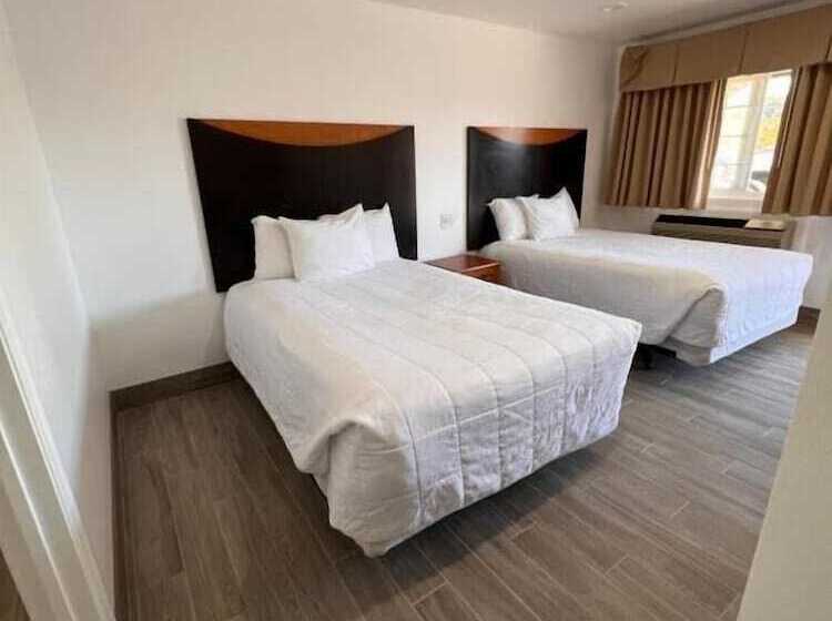 Номер Стандарт 2 Двуспальные Кровати, Town And Country Inn