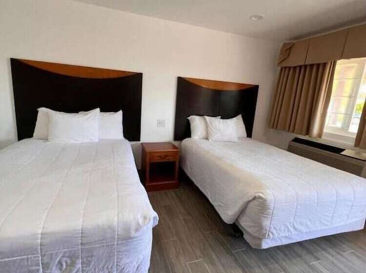Номер Стандарт 2 Двуспальные Кровати, Town And Country Inn