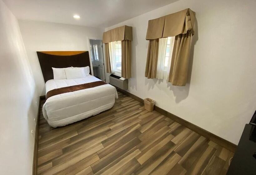 Номер Deluxe, Town And Country Inn