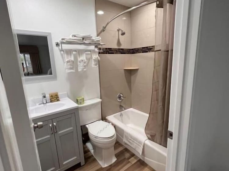 Номер Deluxe, Town And Country Inn