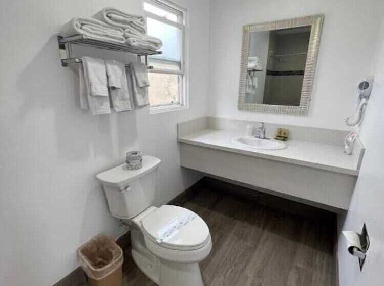 Номер Стандарт 2 Двуспальные Кровати, Town And Country Inn