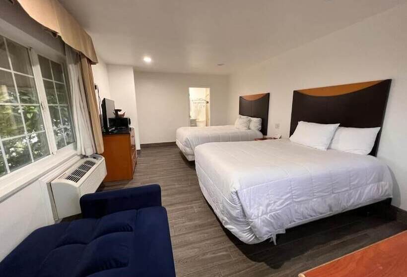 Номер Deluxe, Town And Country Inn