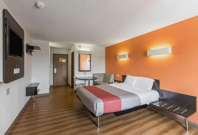 장애인을 위한 스탠다드 룸, Motel 6 Omaha   Central