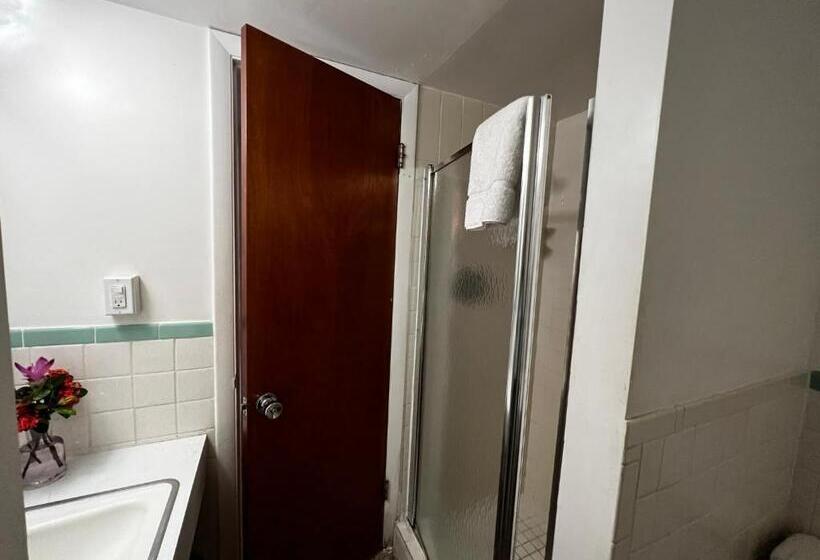 غرفه قياسيه سريرين مزدوجين, Nocturne Motel