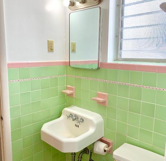 스위트, White Caps Motel