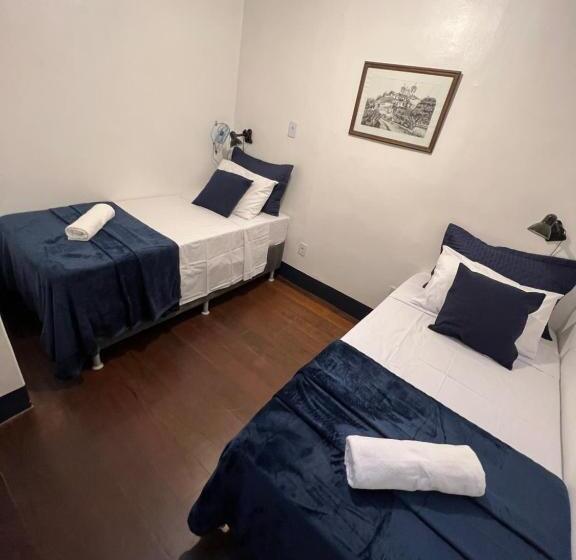 חדר דלוקס, History Hostel