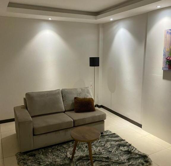 اتاق استاندارد سه نفره, Ritzz