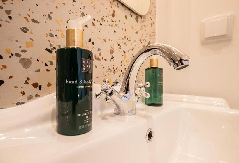 스탠다드 스튜디오 (테라스구비), Amália Boutique Suites & Studios   By @ Rita´s Place