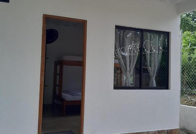 スタンダードトリプルルーム, Hostal Rojoyale Capurgana
