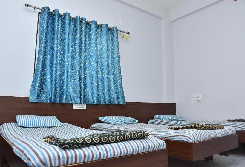 غرفة ديلوكس عائلية, Krushna Guest House