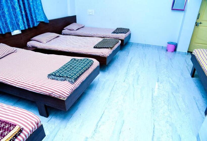Семейный Номер Deluxe, Krushna Guest House
