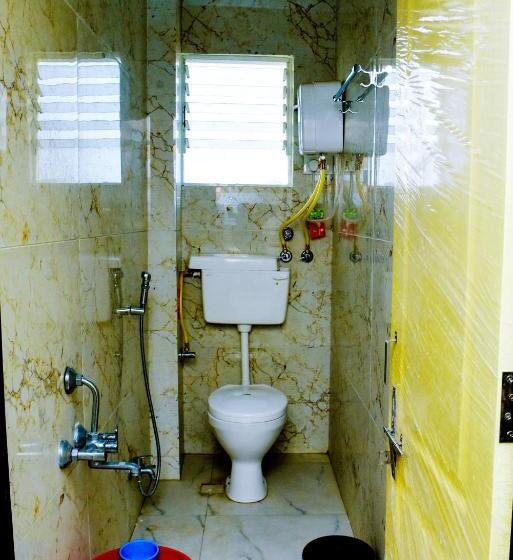 غرفة قياسية ثلاثية مزودة بتراس, Krushna Guest House