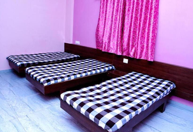 Трехместный Номер Классика, Krushna Guest House