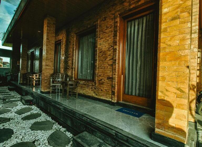 חדר אקונומי, Pondok Senja