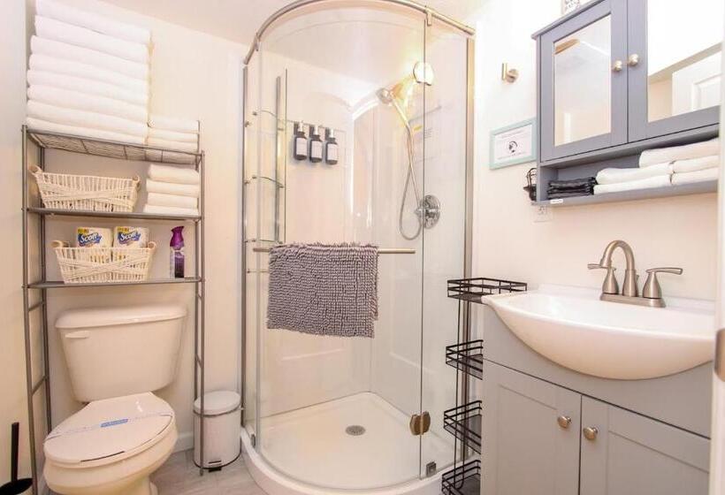 جناح عائلي, The Sunburst Oasis