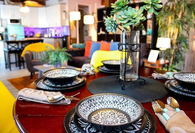 جناح عائلي, The Sunburst Oasis