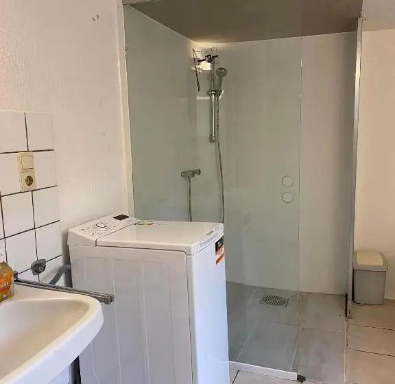 2ベッドルームアパートメント, Van Kim 2 Souterrain Monteurwohnung