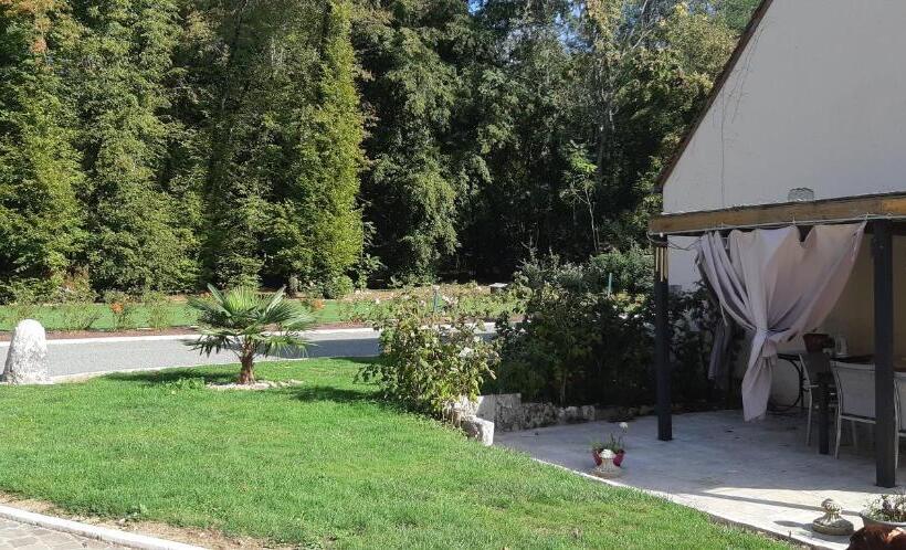 Номер Стандарт Вид на Бассейн, Chambres D Hôtes Chez Sylvie