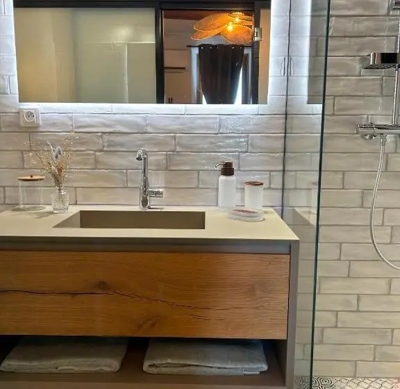 اتاق استاندارد با تخت بزرگ, Maison Louisa