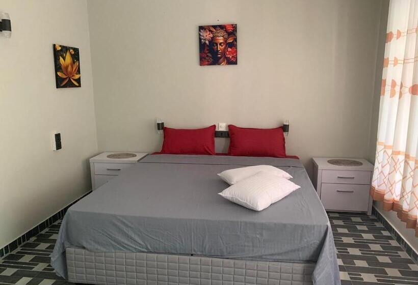 Deluxe room with river view, Queen S Inn