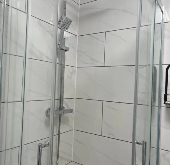 Standard-huone, Self Contained Room, En Suite With Separate Lockable Front Door, Located In An Exclusive Area
