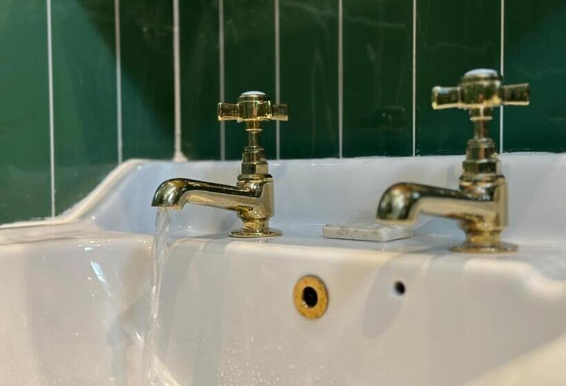 וילה בת 3 חדרי שינה, 911 Surf Villa