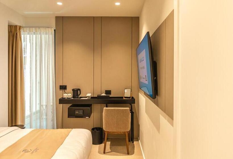 غرفة قياسية مزوَّدة بشُرفة, Central Inn