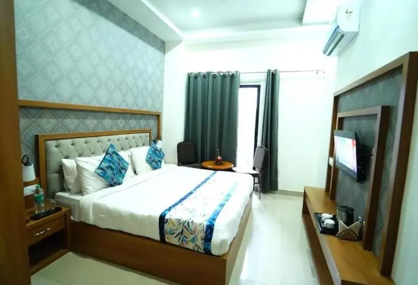 اتاق لوکس, Royal Crown Erica, Zirakpur