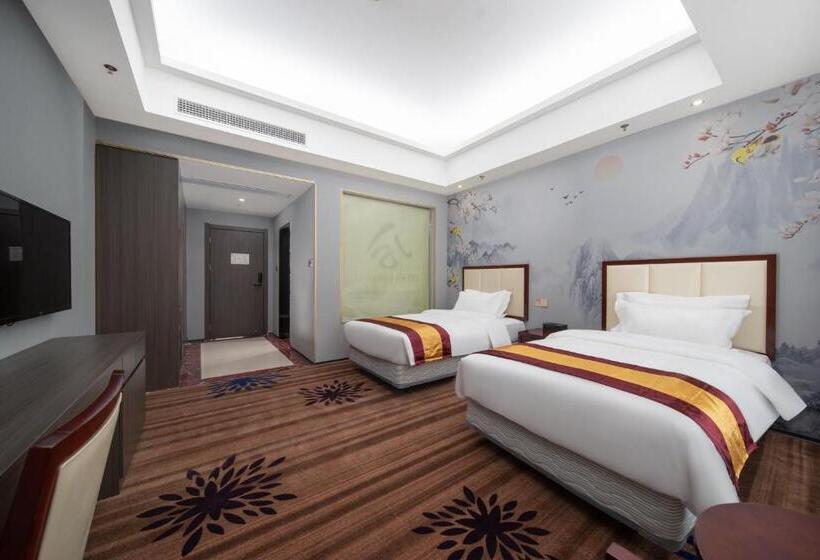 Superior Rum, Long Hui