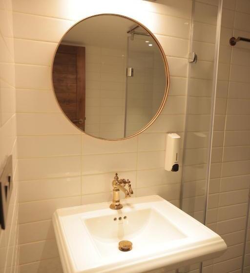 标准间, Prasanthi