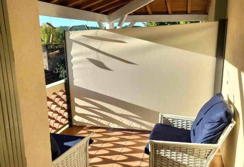 Номер Стандарт с Балконом, Chambres D Hôtes B&b   Mas Cinq Sols