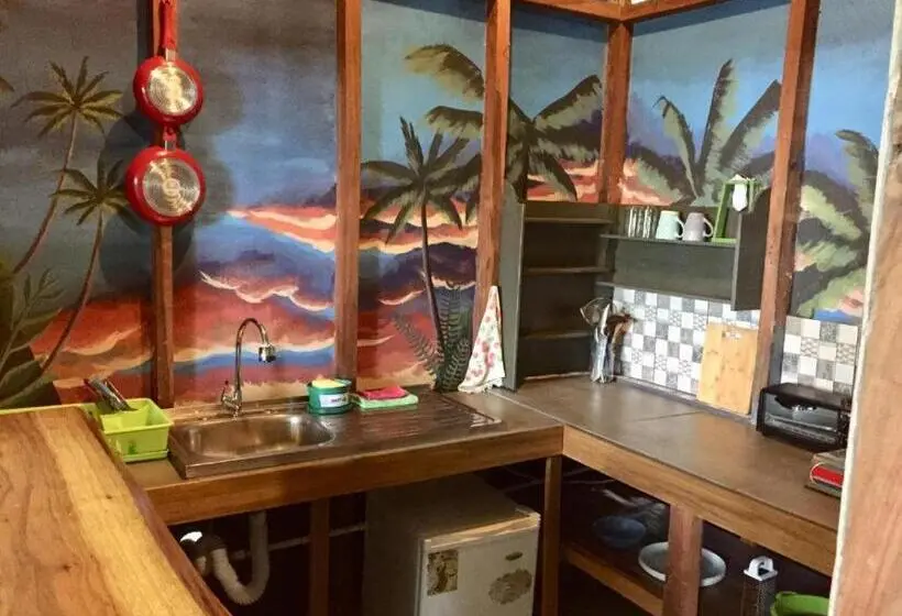 家族用バンガロー, Oasis Beachfront Hostel