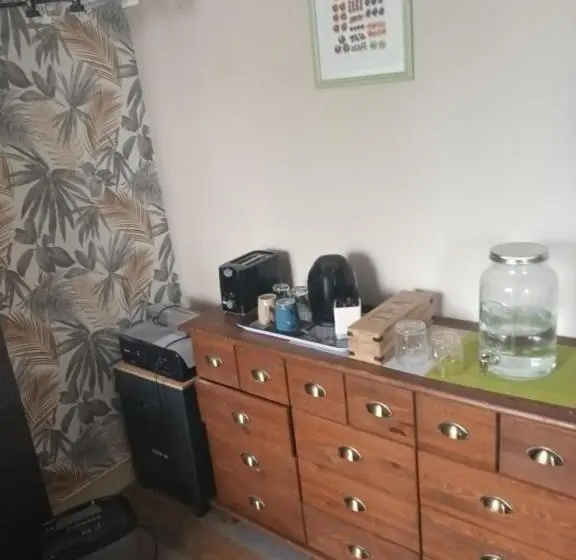 エコノミールーム, Chambre Bleue à L étage Bien équipée Chez Fred