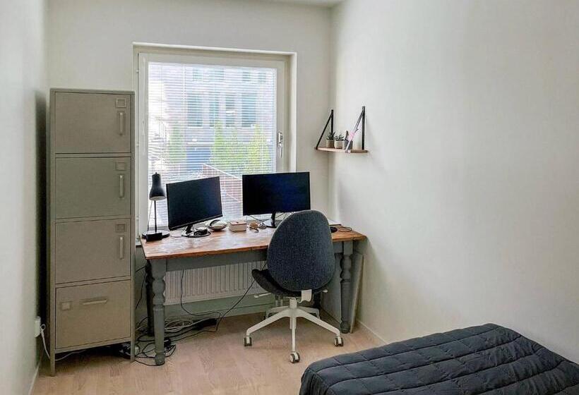 标准单人间, Room In Guest Room   Room   5 Min Walk Eurovision Hyllie