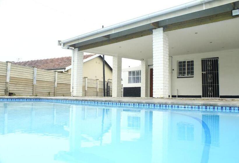 标准间带游泳池, Suprime Hotels And Conference