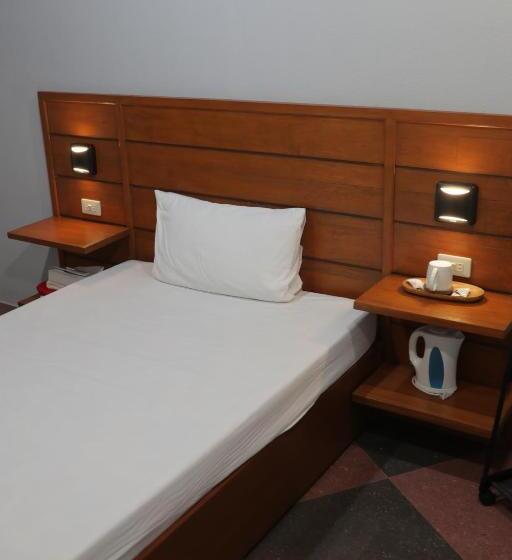 Pokój Standard, Cerca