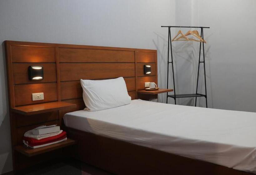 Pokój Standard, Cerca