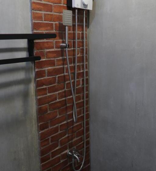 Pokój Rodzinny, Cerca