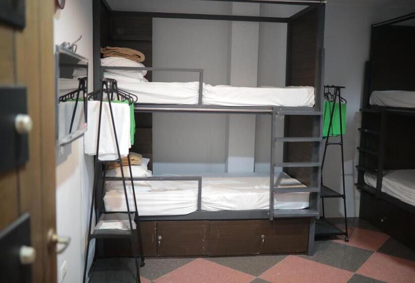 Pokój Rodzinny, Cerca