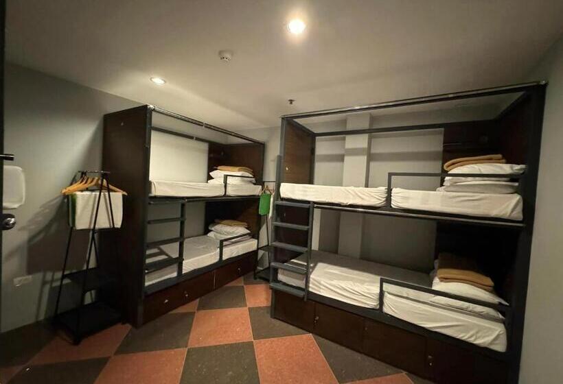 Pokój Rodzinny, Cerca