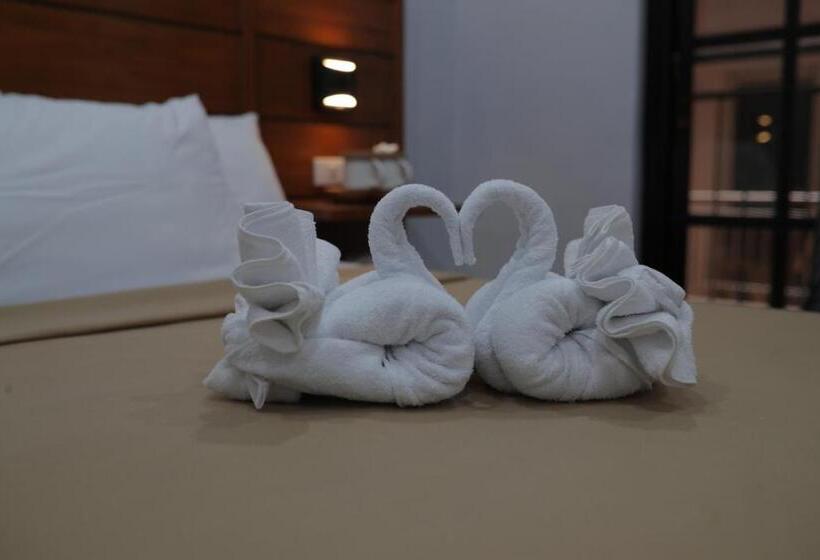 Pokój Standard, Cerca