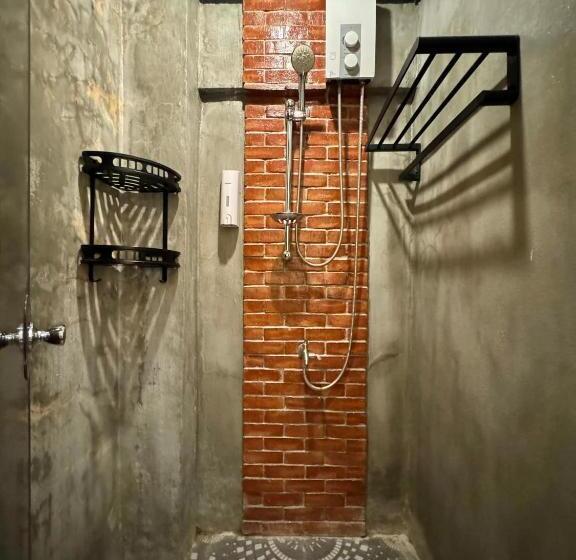 Pokój Rodzinny, Cerca