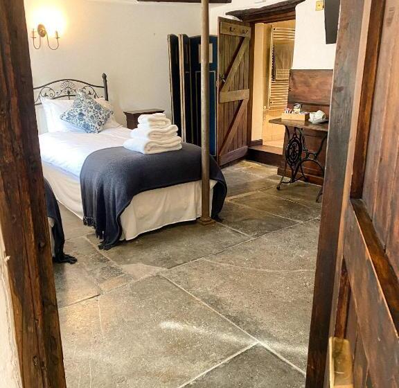 חדר דלוקס, The New Inn