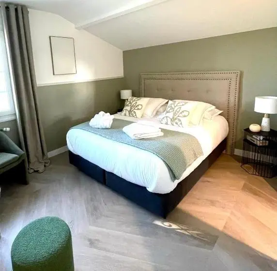 キングサイズベッドのスタンダードルーム, Les 15 Chenes Chambres D Hôtes, Parc Arboré De 5000 M2 à 20km Du Puydufou Une Suite Familiale Et 3 C