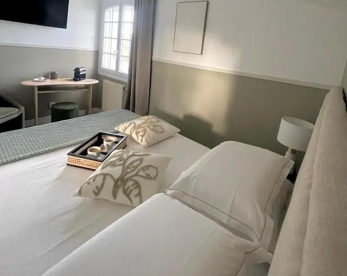 キングサイズベッドのスタンダードルーム, Les 15 Chenes Chambres D Hôtes, Parc Arboré De 5000 M2 à 20km Du Puydufou Une Suite Familiale Et 3 C