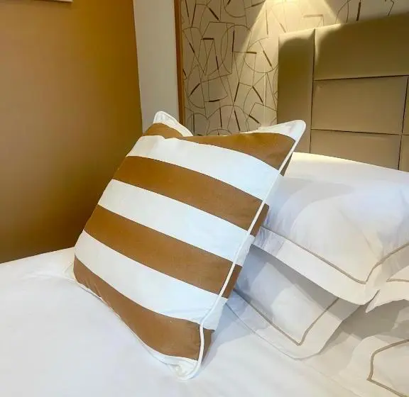 Standard room with outdoor bath, Les 15 Chenes Chambres D Hôtes, Parc Arboré De 5000 M2 à 20km Du Puydufou Une Suite Familiale Et 3 C